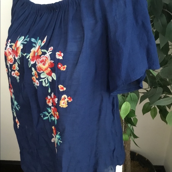 Off Shoulder Top - Picture 2 of 6